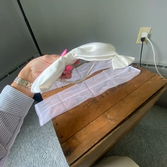 The Bar Bows and Sleeves - Picture 4 of 6